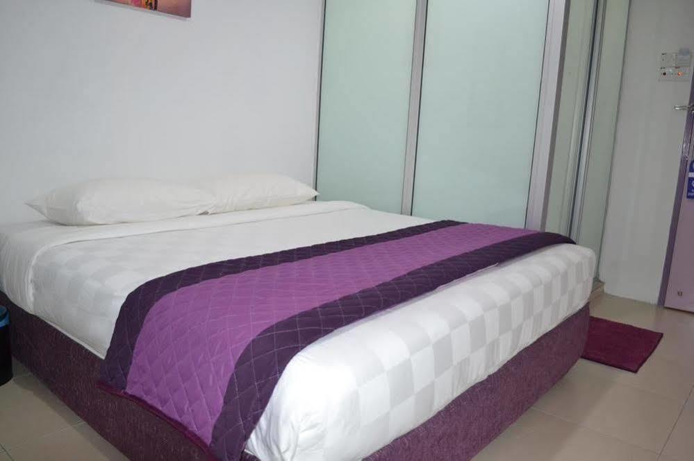 Lavender Hotel Teluk Intan Exterior foto